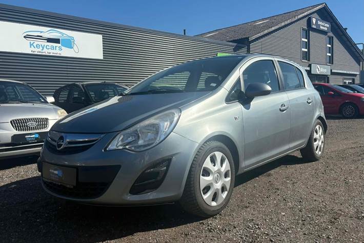 Grå Opel Corsa fra 2011