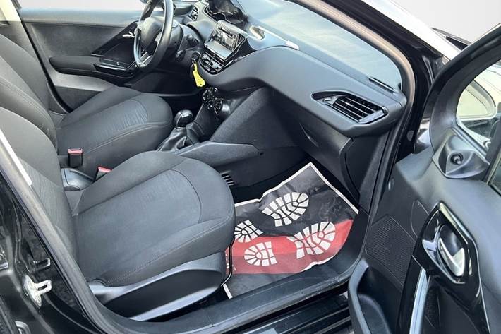 Sort Peugeot 208 fra 2013