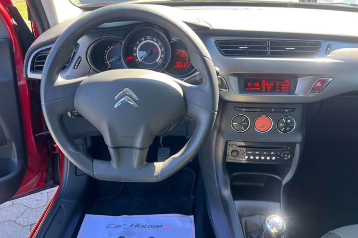 Rød Citroën C3 fra 2016