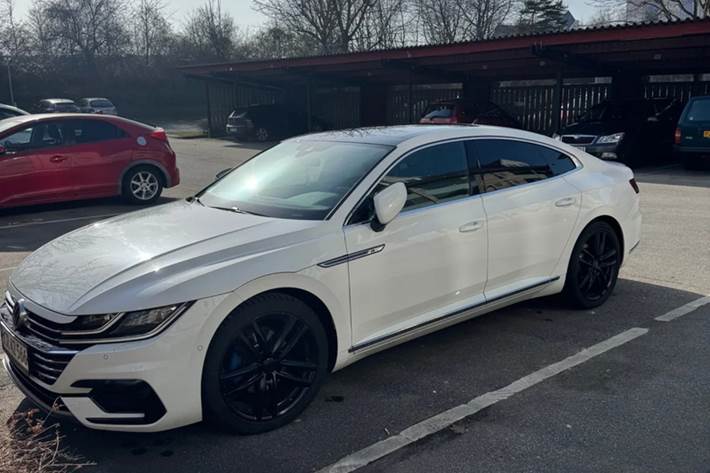 Hvid VW Arteon fra 2019