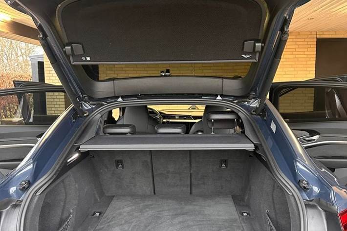 Blå Audi e-tron fra 2022