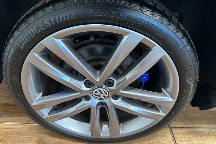 Blå VW Passat fra 2018