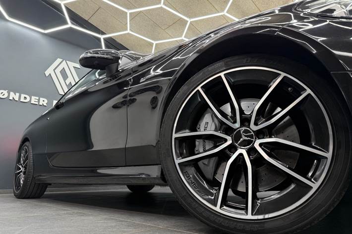 Orange Mercedes C43 fra 2020