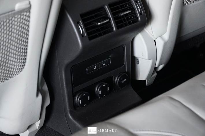 Sort Jaguar F-Pace fra 2016