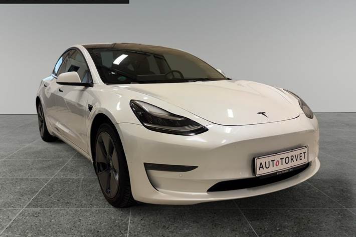 Hvid Tesla Model 3 fra 2021