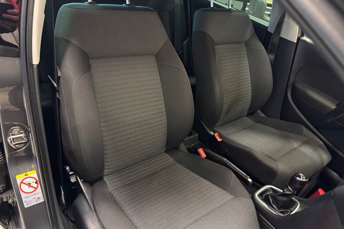 Grå VW Polo fra 2013