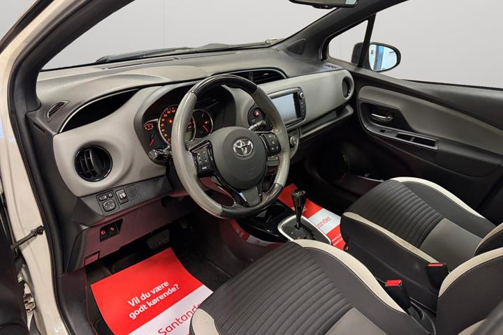 Hvid Toyota Yaris fra 2016