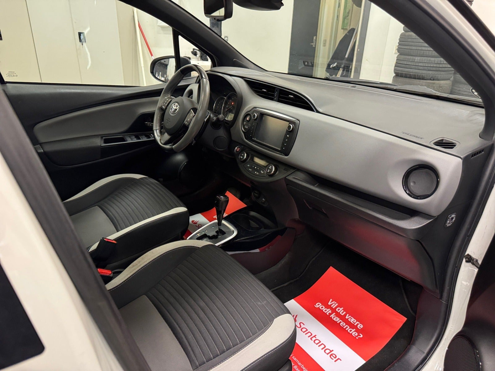 Hvid Toyota Yaris fra 2016