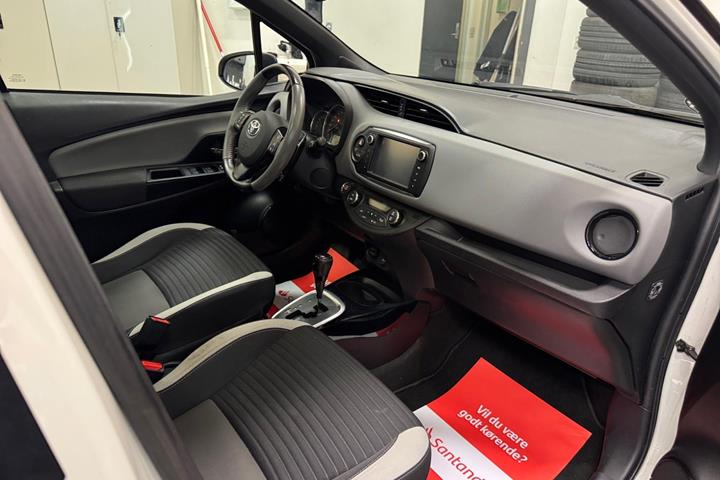 Hvid Toyota Yaris fra 2016