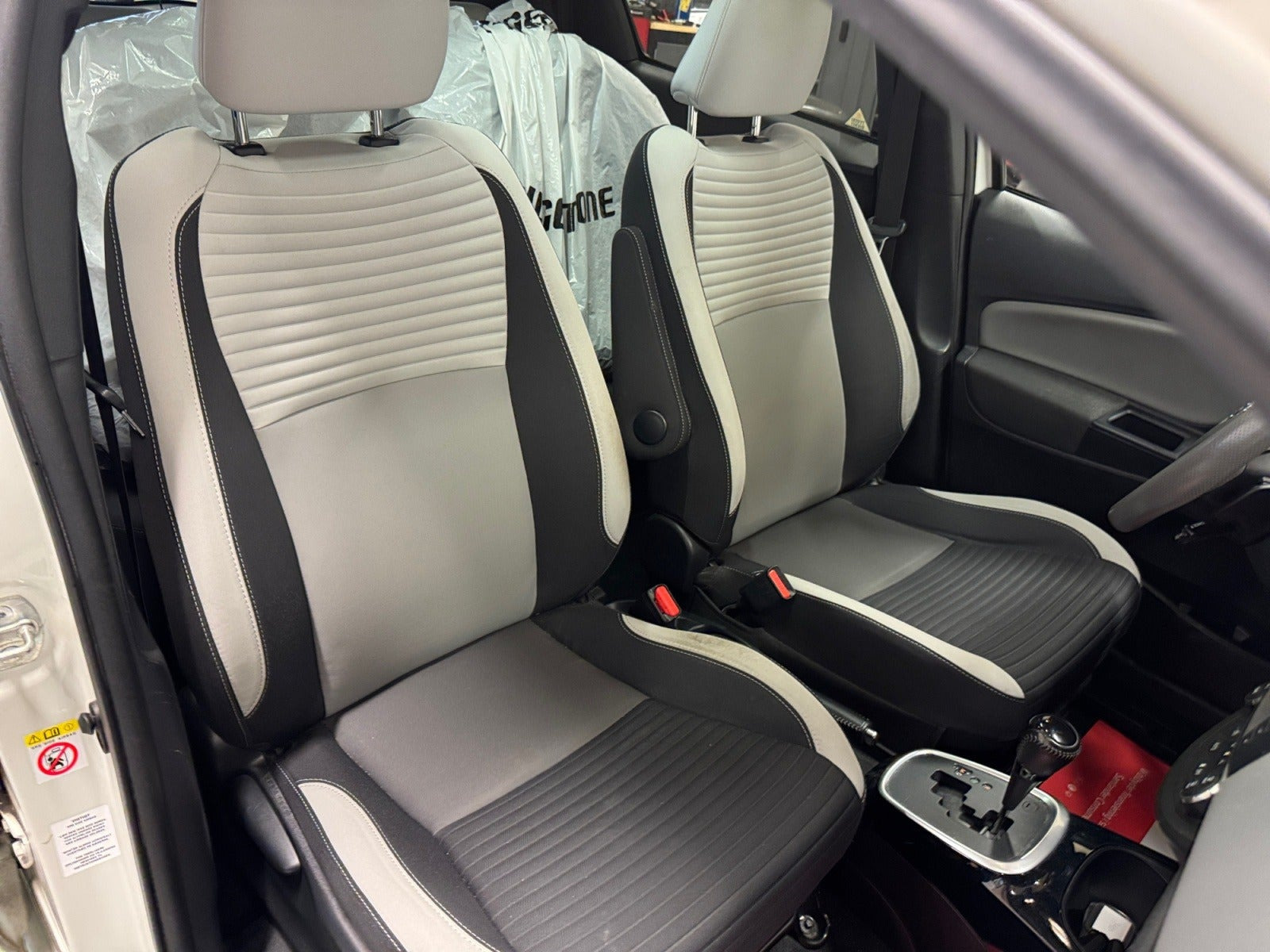 Hvid Toyota Yaris fra 2016