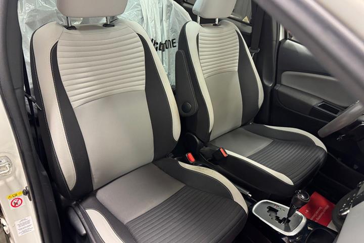 Hvid Toyota Yaris fra 2016