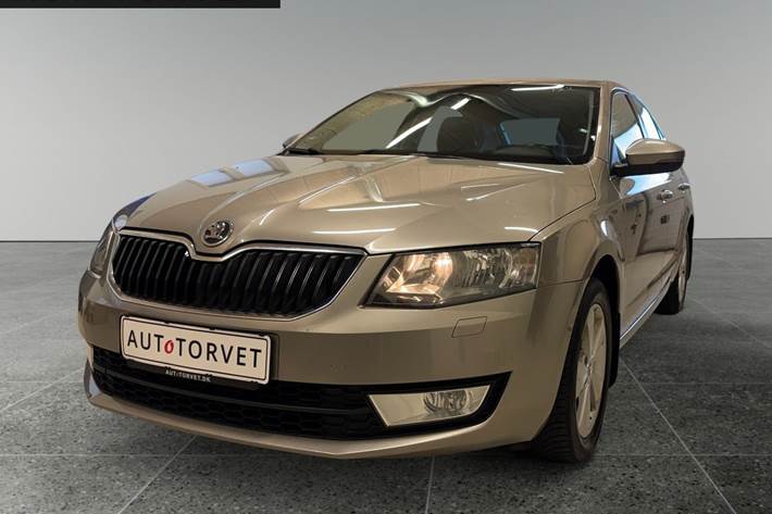 Orange Skoda Octavia fra 2014