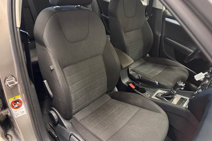 Orange Skoda Octavia fra 2014