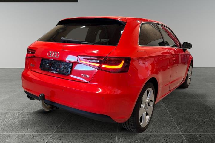 Rød Audi A3 fra 2013