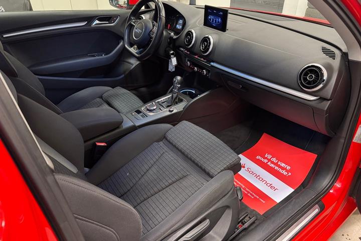 Rød Audi A3 fra 2013
