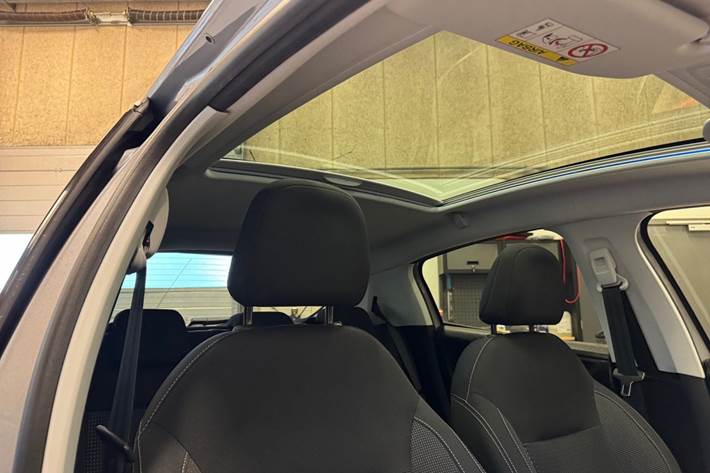 Sølv Peugeot 208 fra 2020