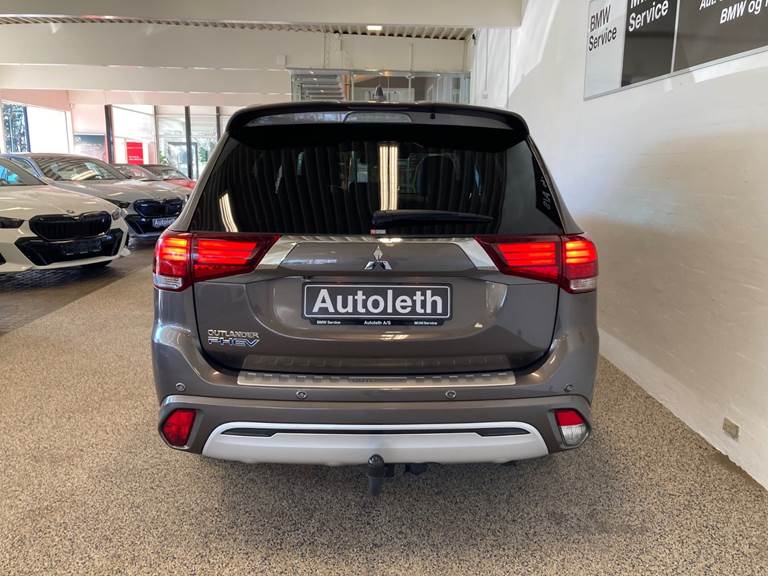 Mitsubishi Outlander 2,4 PHEV Instyle CVT 4WD