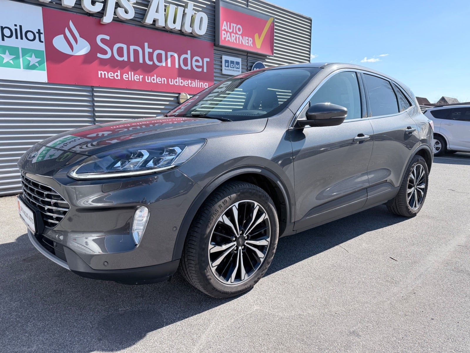 Grå Ford Kuga fra 2020