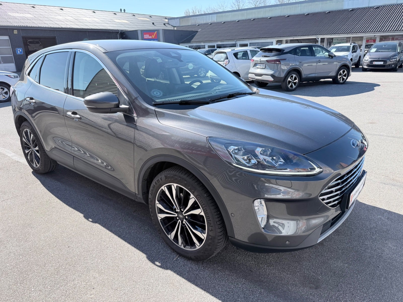 Grå Ford Kuga fra 2020