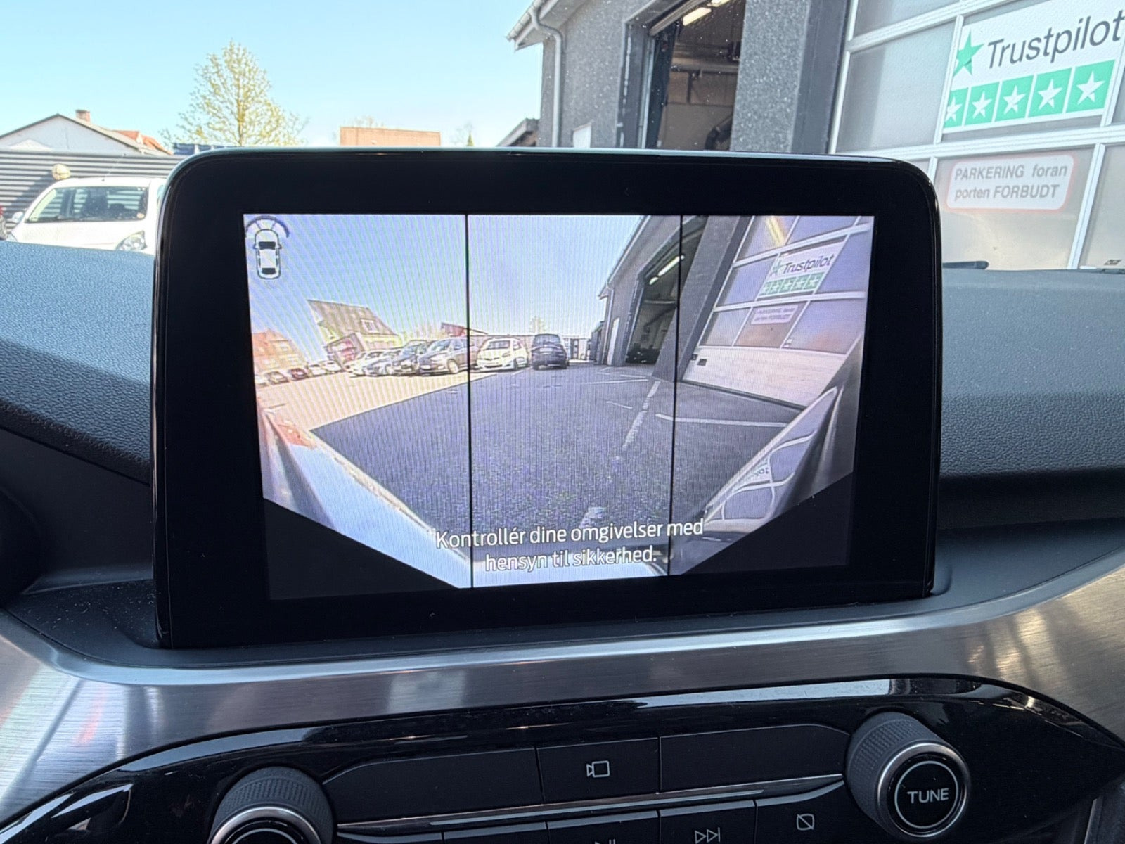Grå Ford Kuga fra 2020