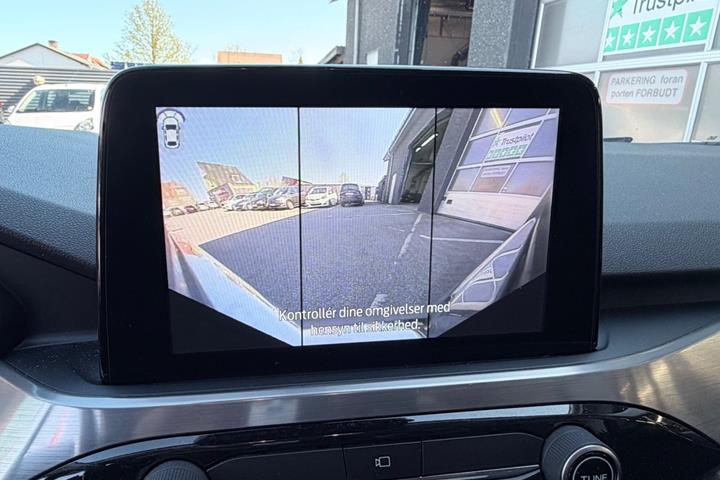 Grå Ford Kuga fra 2020