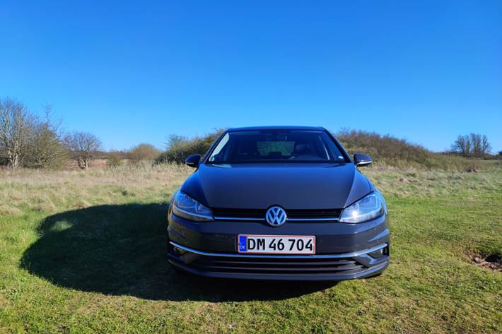Grå VW Golf fra 2018
