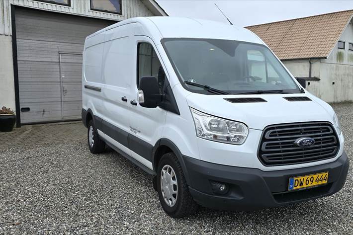 Hvid Ford Transit fra 2017