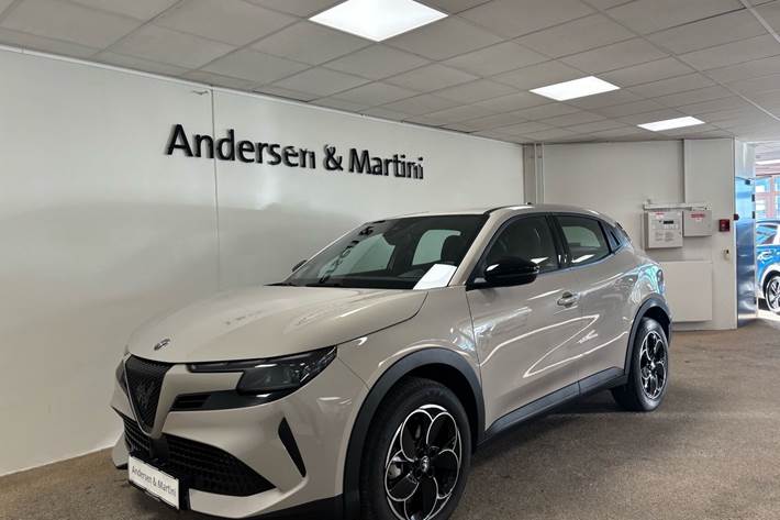 Hvid Alfa Romeo Junior fra 2025