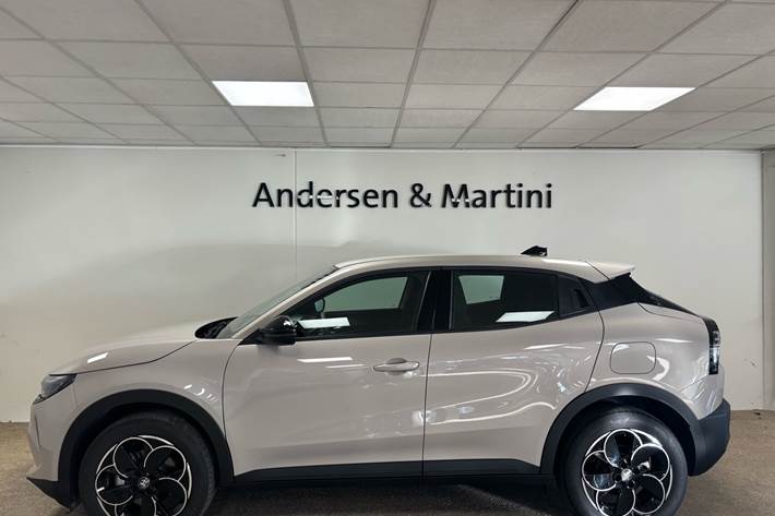 Hvid Alfa Romeo Junior fra 2025