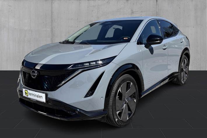 Grå Nissan Ariya fra 2022 set udefra