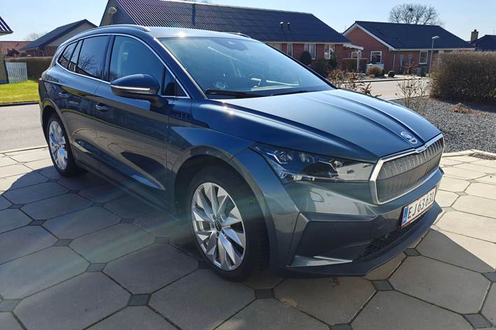 Blå Skoda Enyaq fra 2021