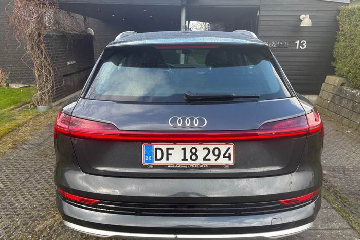 Sort Audi e-tron fra 2020