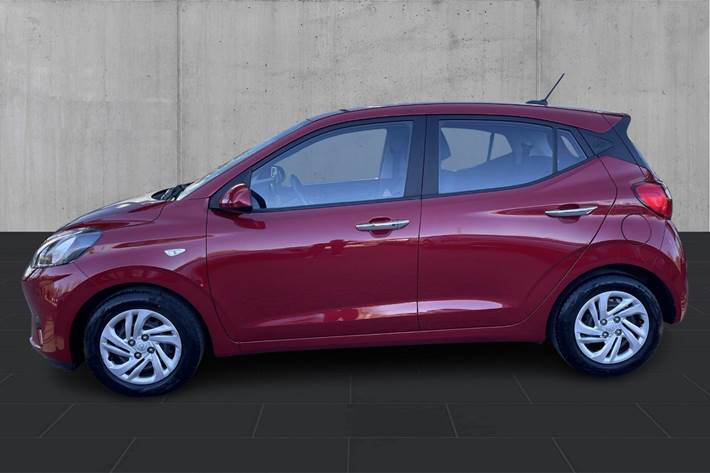 Rød Hyundai i10 fra 2021