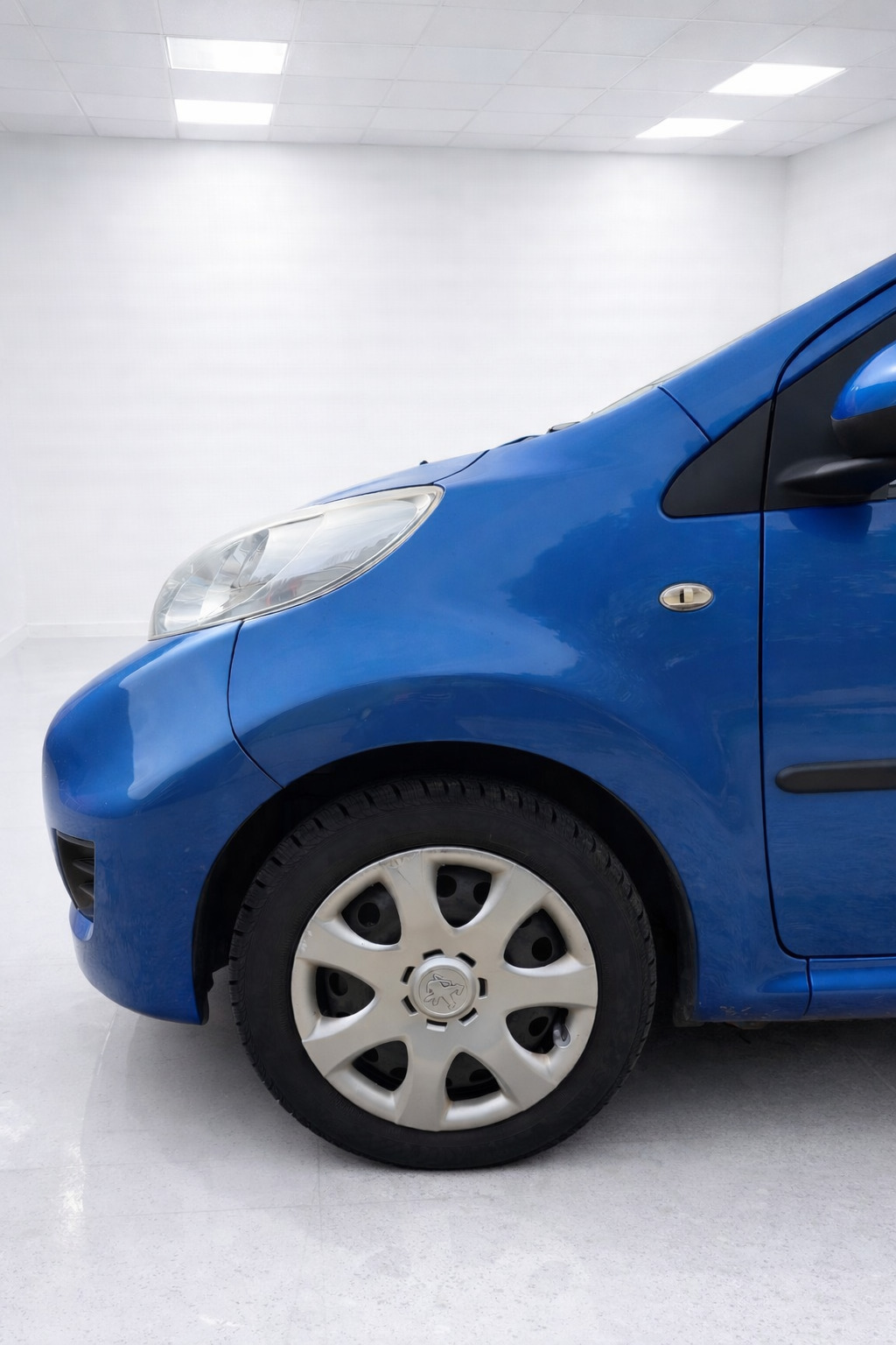 Blå Peugeot 107 fra 2009