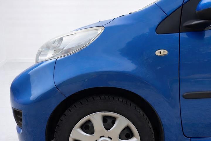 Blå Peugeot 107 fra 2009