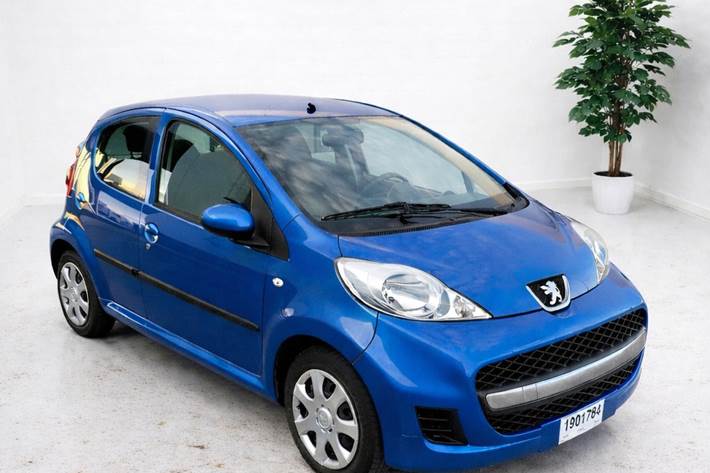Blå Peugeot 107 fra 2009
