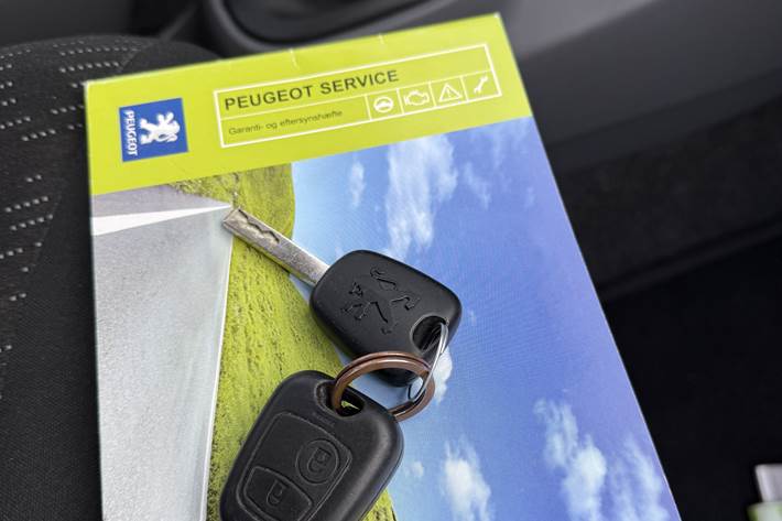 Blå Peugeot 107 fra 2009