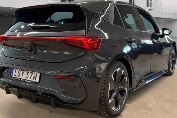 Grå Cupra Born fra 2023