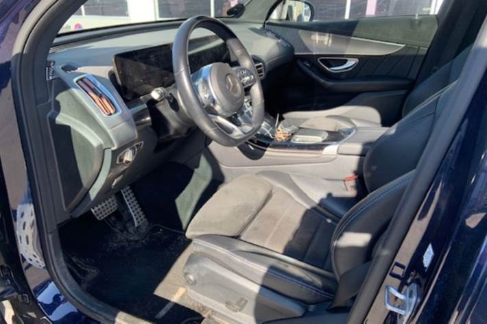 Grøn Mercedes EQC400 fra 2021