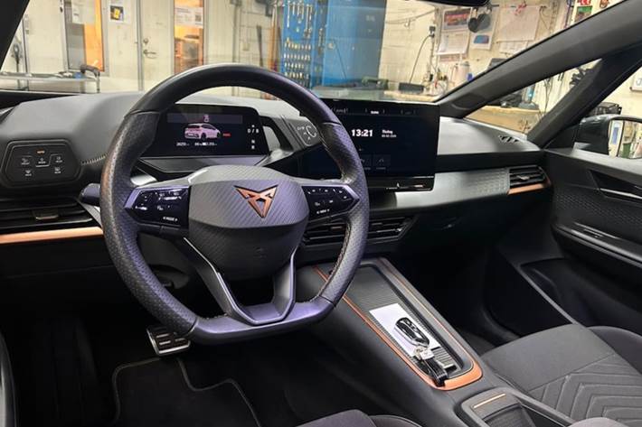 Grå Cupra Born fra 2024