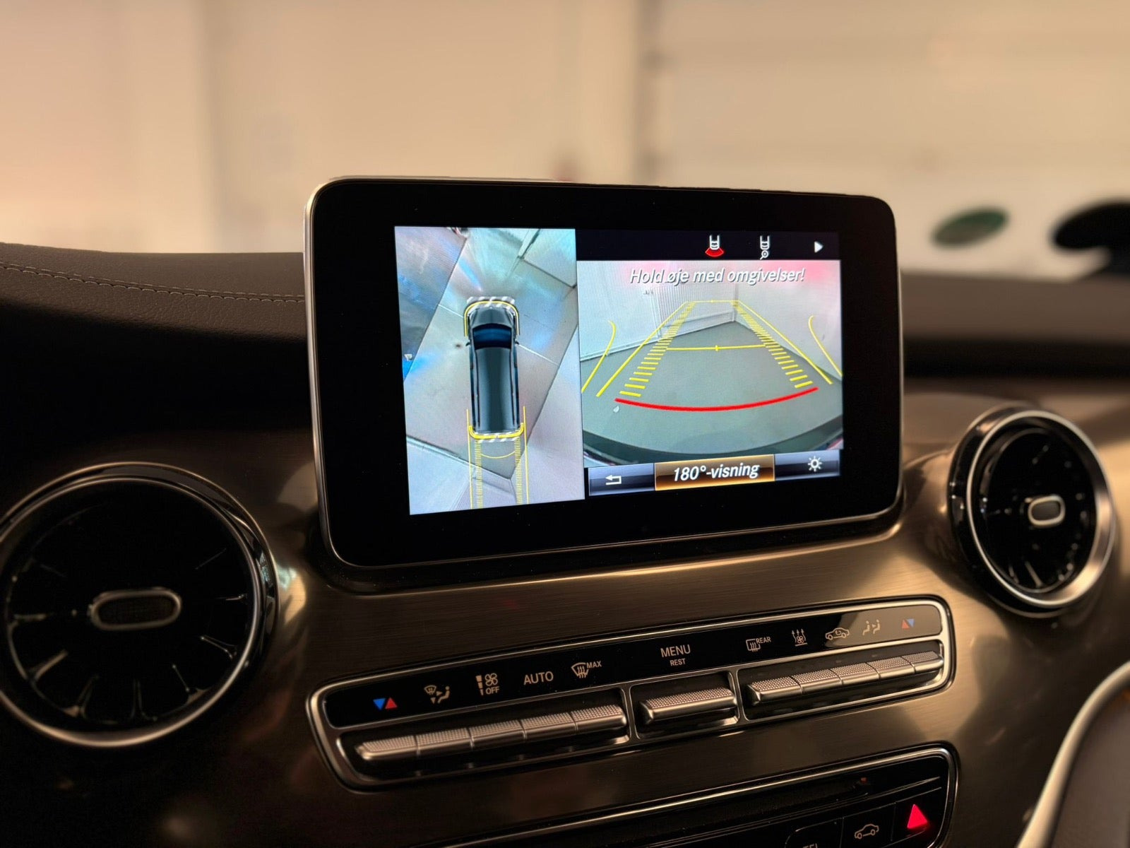 Sort Mercedes V300 d fra 2021