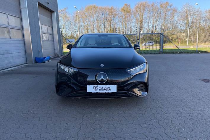 Sort Mercedes EQE 300 fra 2023