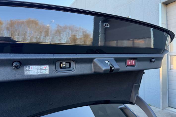 Sort Mercedes EQE 300 fra 2023