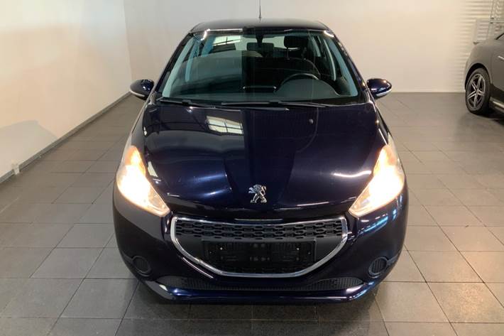 Blå Peugeot 208 fra 2014