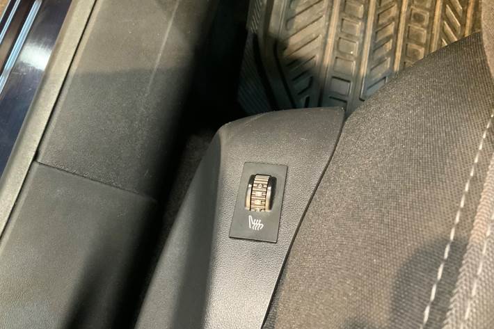 Blå Peugeot 208 fra 2014