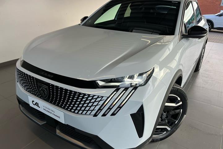 Hvid Peugeot e-3008 fra 2024 set udefra
