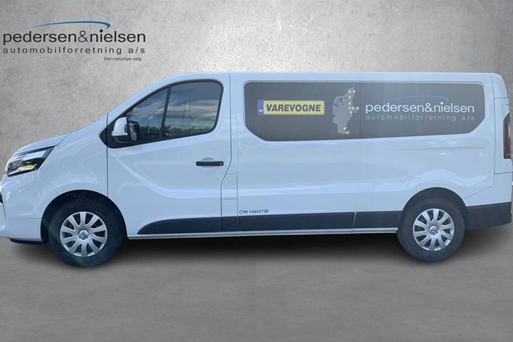 Hvid Nissan Primastar fra 2024