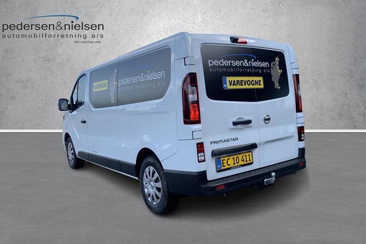 Hvid Nissan Primastar fra 2024