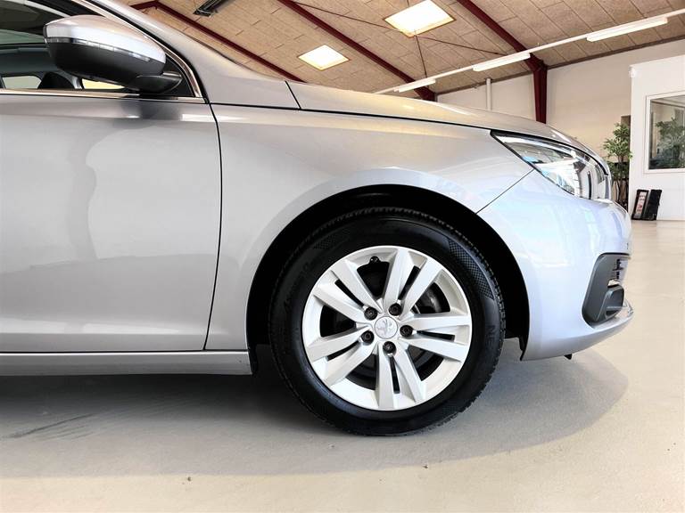 Peugeot 308 1,5 BlueHDi Allure Pack 130HK 5d 6g