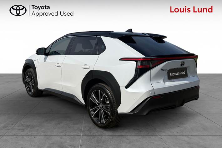 Hvid Toyota BZ4X fra 2025